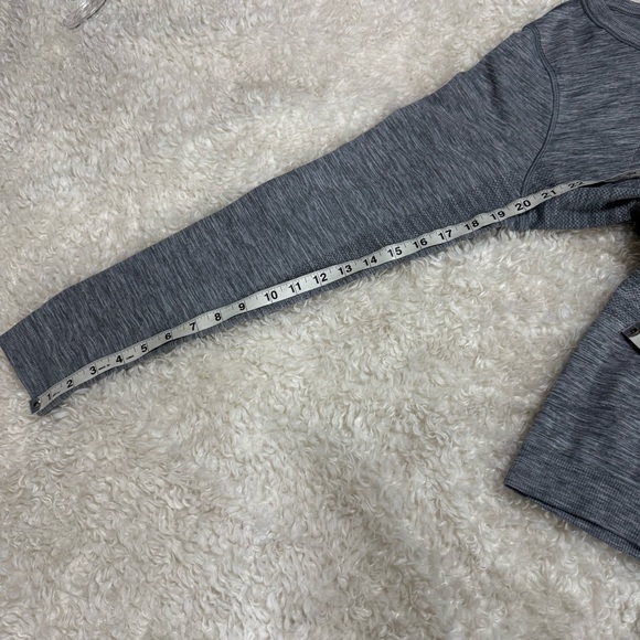 Lululemon Women’s Swiftly Relaxed Long Sleeve Grey Performance Knit - Picture 8 of 12
